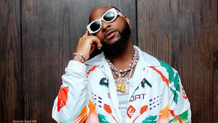 Davido Shuns Cash Spraying, Throws Money into Box at Event: Netizens React