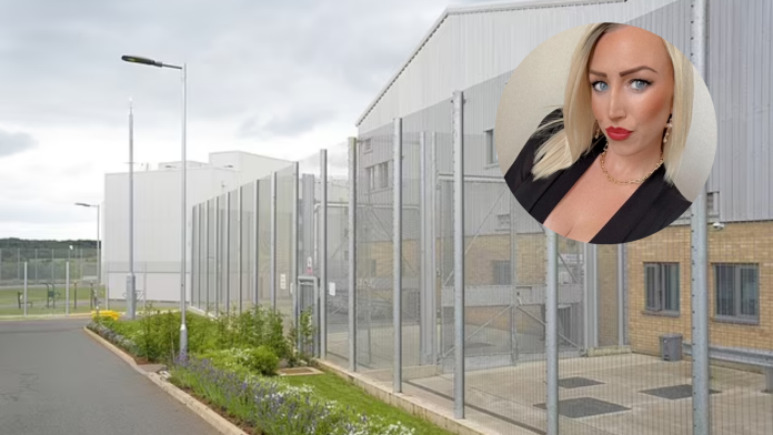 Female Guard Behind Bars for 4,000 Flirty Messages to Inmate